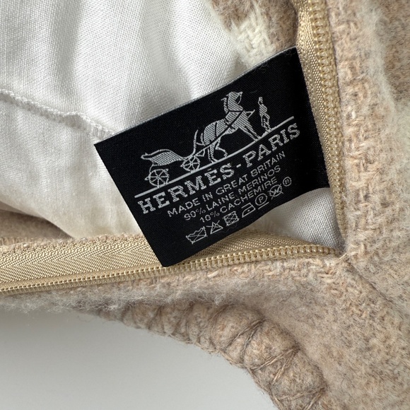 HERMES Wool Cashmere Avalon III Coco Camomille Small Square Pillow - Picture 9 of 11